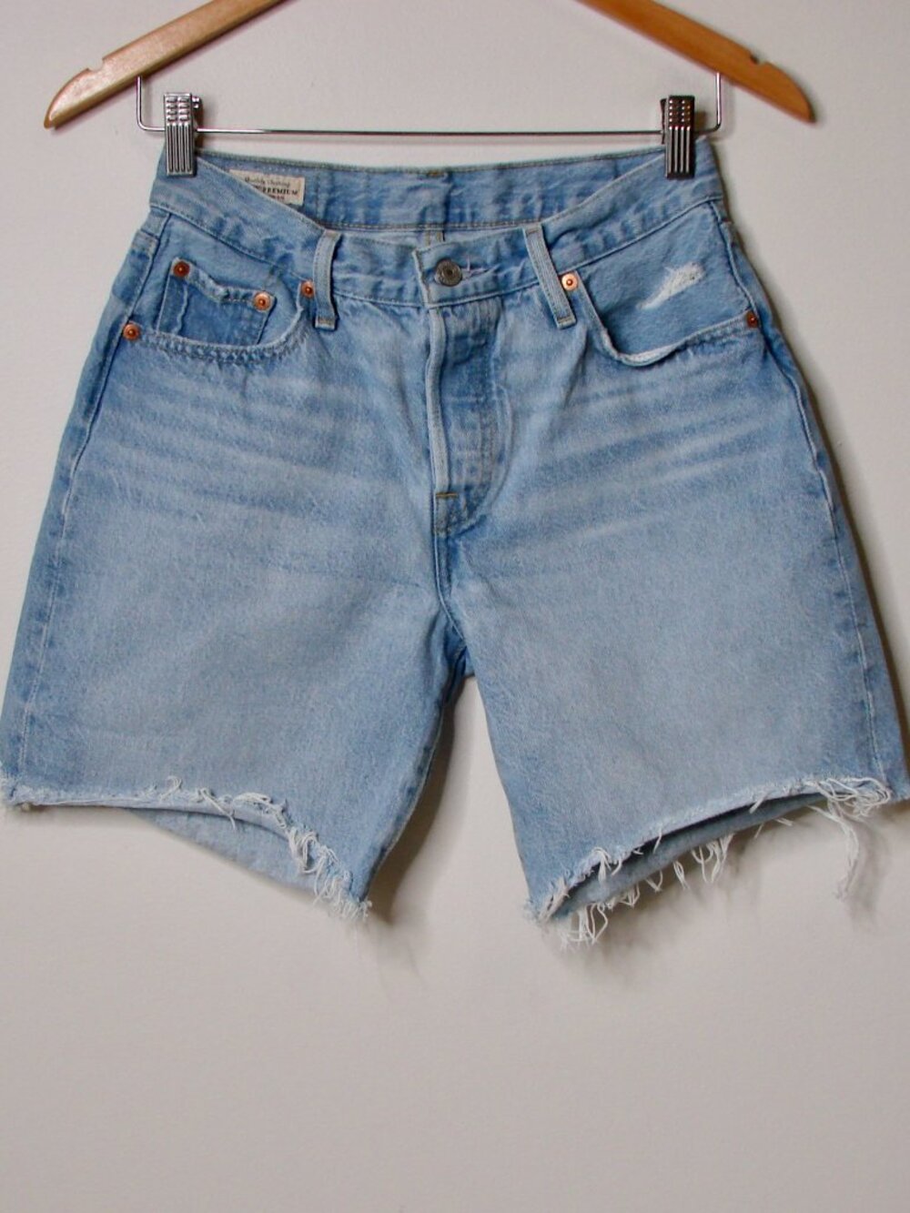 Levi's Denim Jean Shorts 501 90s Cut Offs Cotton Light Wash Frayed Raw Hem 25